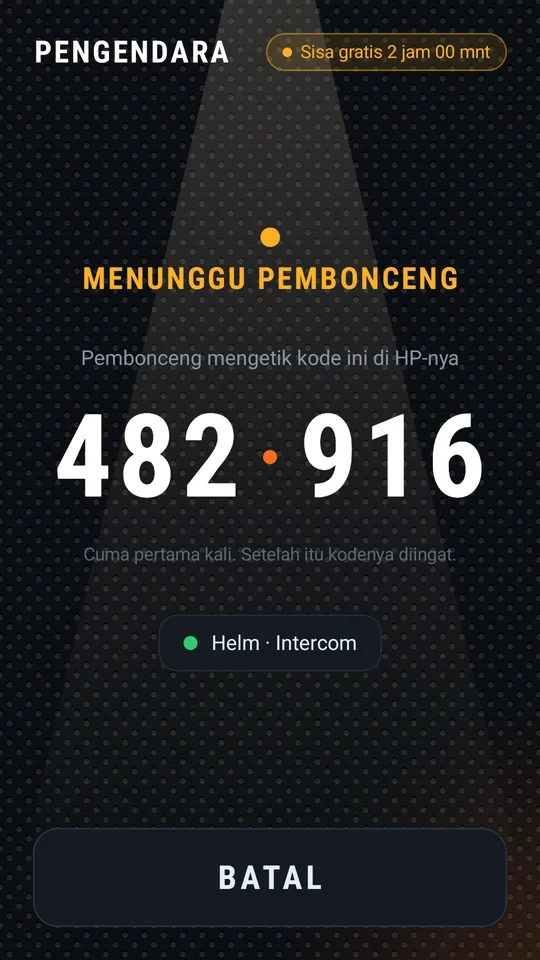 Pengendara menunggu pembonceng, menampilkan kode 482 916