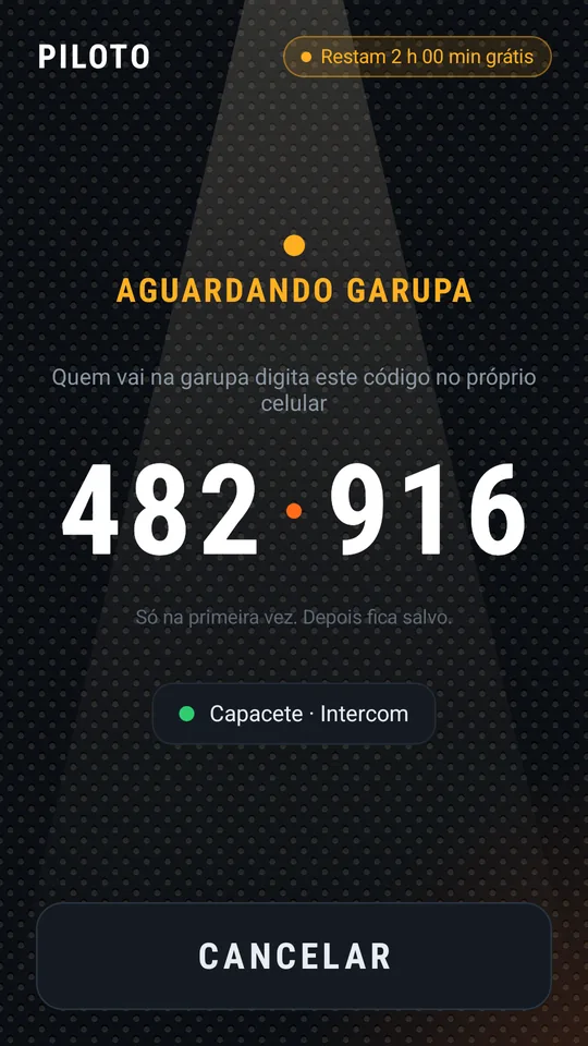 Piloto aguardando a garupa, mostrando o código 482 916